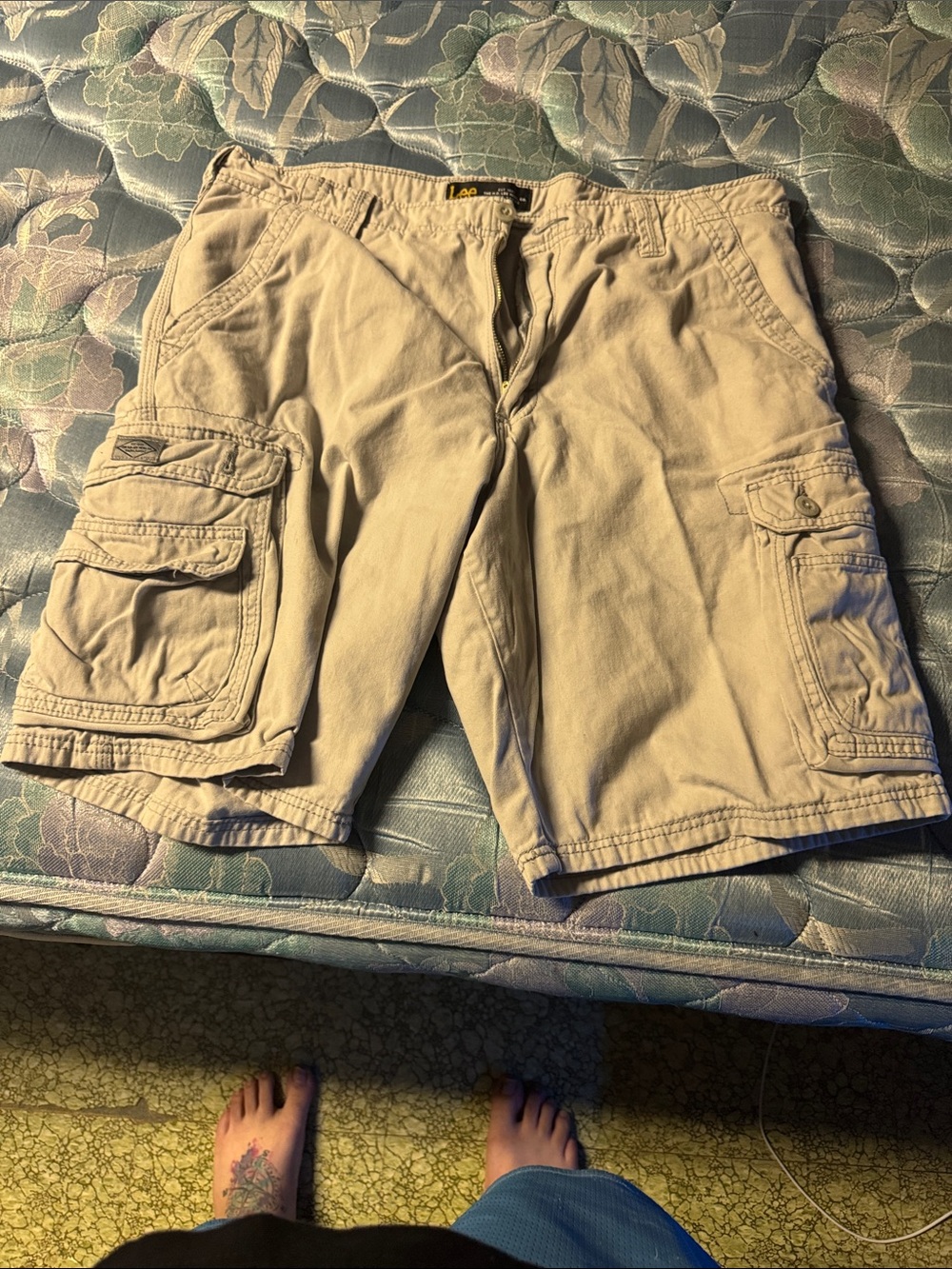 Lee Men's Tan Cargo Shorts with Utility Pockets